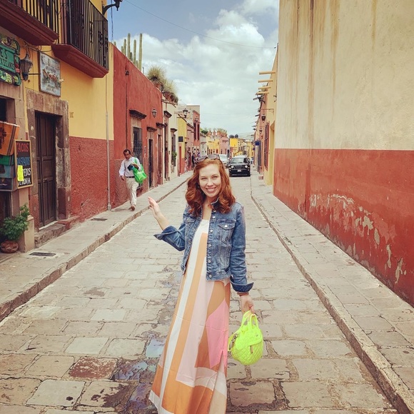 Meet your Posher, Emily - Picture 1 of 1